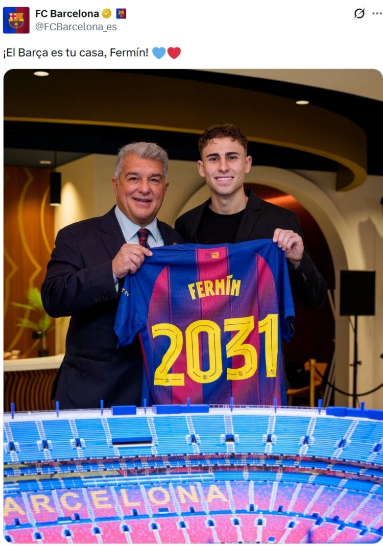 天博电脑版-续约完成！巴萨官推晒费尔明与拉波尔塔合照，手持2031号码球衣